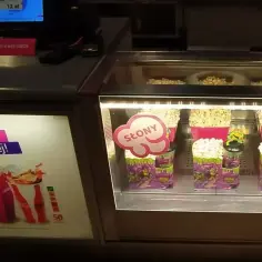 Multikino Cennik Popcorn: słone i słodkie smaki w kinie. Zestawy taniej!