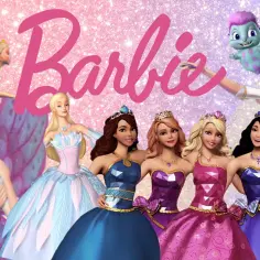 Barbie i jej przyjaciółki w balowych sukniach, jak z najlepszych **Barbie filmy**. W tle błyszczący napis "Barbie" i latająca wróżka.