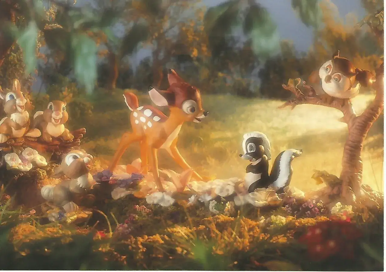 Bambi, skunksik i zajączki w leśnej scenerii. Urocza scena z bajki Bambi.
