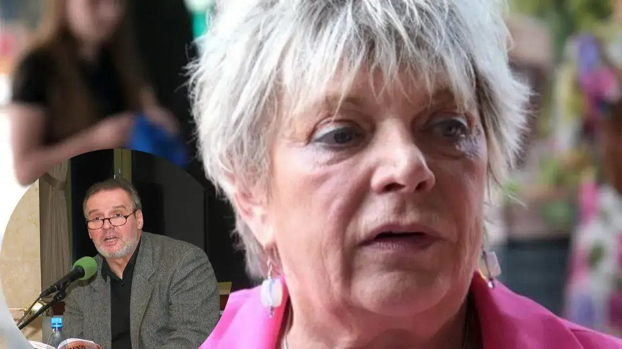 Dorota Stalińska z mężem, mężczyzną w okularach przemawiającym przy mikrofonie.
