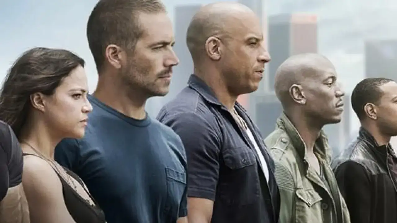 Szybcy i wściekli 9 obsada: Michelle Rodriguez, Paul Walker, Vin Diesel, Tyrese Gibson i Ludacris patrzą w bok, gotowi na kolejną przygodę.