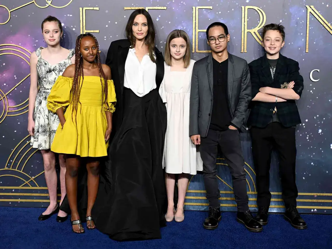 Angelina Jolie z dziećmi na premierze Eternals. Wszyscy wyglądają elegancko.