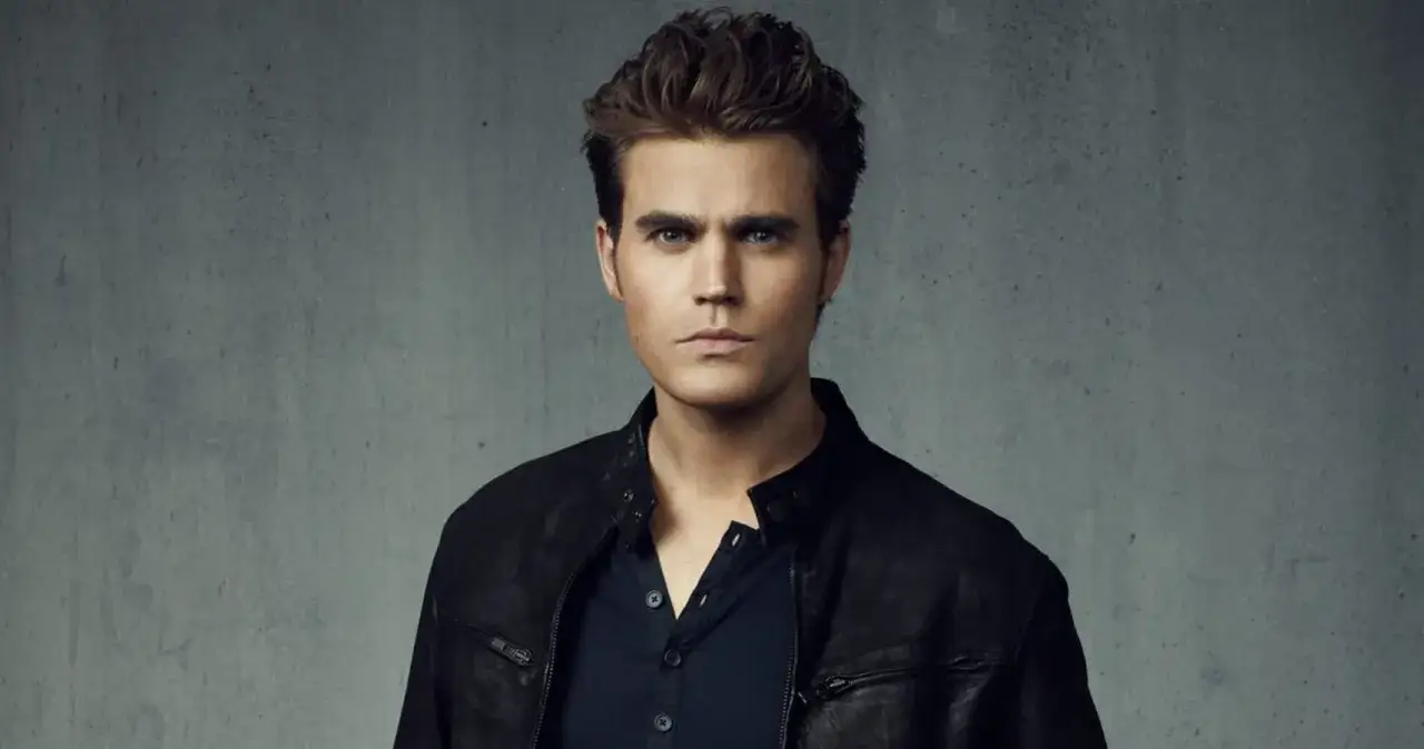 Paul Wesley w skórzanej kurtce, znany z wielu filmów i seriali, prezentuje swój charakterystyczny styl.